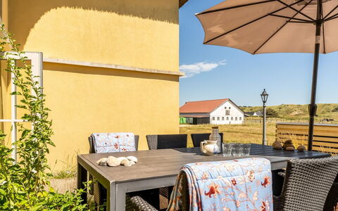 Amina - 200M from the Sea: Legna, Casa, Portico, Deck, Latifoglie, Tetto, Color Legno, Pavimento In Legno, Eco Hotel