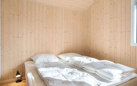 Angelie - from the Sea: Legna, Camera Da Letto, Interior Design, Pavimento, Soffitto, Pavimentazione, Letto, Lenzuolo, Camera, Bedding