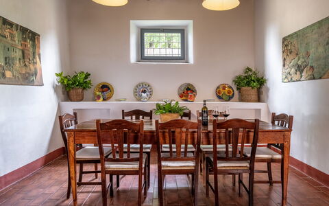 In the Heart of Chianti, Pool, Wifi, View - Lillia: Mobilia, Tavolo, Interior Design, Legna, Sala Da Pranzo, Cucina & Sala Da Pranzo Tavolo, Pavimentazione, Sedia, Cornice, Illuminazione