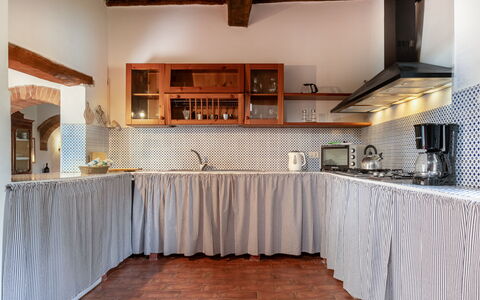 In the Heart of Chianti, Pool, Wifi, View - Lillia: Cucina, Interior Design, Controsoffitto, Pavimentazione, Apparecchio Major, Elettrodomestico Da Cucina, Illuminazione, Mobilia, Cabinetry, Soffitto