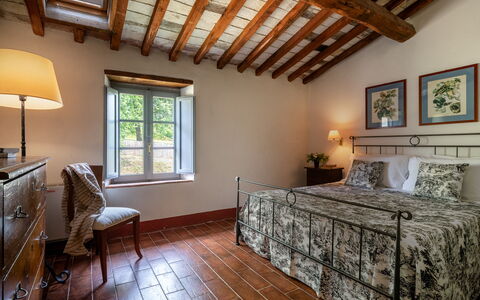 In the Heart of Chianti, Pool, Wifi, View - Lillia: Parete, Mobilia, Casa, Pavimentazione, Camera Da Letto, Letto, Telaio Del Letto, Camera, Appartamento, Bedding