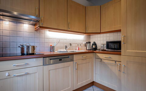 Dendron: Elettrodomestico Da Cucina, Cucina, Apparecchio Major, Cabinetry, Controsoffitto, Pavimentazione, Legna, Interior Design, Elettrodomestico, Stufa