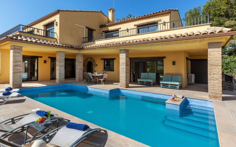 Marea: Piscina, Ricorrere, Tempo Libero, Terme, Hotel, Resort Citta ', Mobili Da Esterno, Centro Ricreativo, Vacanza