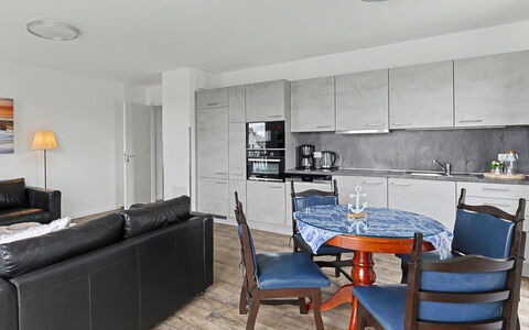 Loddin-Kölpinsee 100: Mobilia, Pavimentazione, Interior Design, Pavimento, Soffitto, Camera, Divano, Appartamento, Pavimento In Legno, Soggiorno