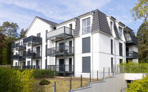 Loddin-Kölpinsee 100: Zona Residenziale, Casa, Appartamento, Balcone, Estate, Finestra A Ghigliottina, Raccordo, Condominio, Dimora, Villa