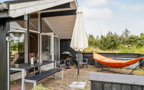 Kaare - 400M from the Sea: Mobilia, Interior Design, Pavimentazione, Pavimento, Soffitto, Camera, Sedia, Tavolo, Appartamento, Cucina & Sala Da Pranzo Tavolo