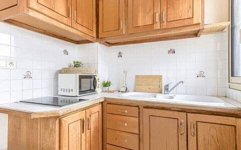 Le Mirazur: Parete, Porta, Pavimentazione, Casa, Pavimento, Materiale Composito, Calcestruzzo, Flagstone, Vaso Di Fiori