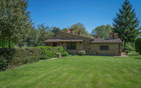Grace Home, Pool, Wifi, Gambassi Terme: Albero, Erba, Casa, Casa, Arbusto, Zona Residenziale, Villetta, Agriturismo, Lotto