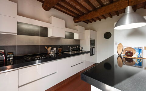 Country House In Tuscan Hills: Cucina, Controsoffitto, Interior Design, Elettrodomestico Da Cucina, Apparecchio Major, Legna, Pavimentazione, Cucina Stufa, Soffitto, Mobilia