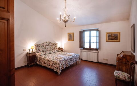 Green Hill Apartment In Tuscan Countryside: Parete, Mobilia, Interior Design, Camera Da Letto, Letto, Camera, Soffitto, Pavimento, Pavimentazione, Telaio Del Letto