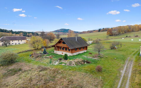 Srub Pohodář: Mobilia, Interior Design, Pavimentazione, Pavimento, Legna, Tavolo, Camera, Soffitto, Illuminazione, Appartamento