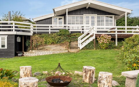 Gesine - 50M to the Fjord: Arbusto, Casa, Villetta, Lotto, Portico, Giardino, Agriturismo, Estate, Landscaping, Plank