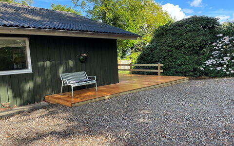 Angret - 200M from the Sea: Groundcover, Giardino, Villetta, Landscaping, Shade, Backyard, Edifici Giardino, Cortile, Driveway