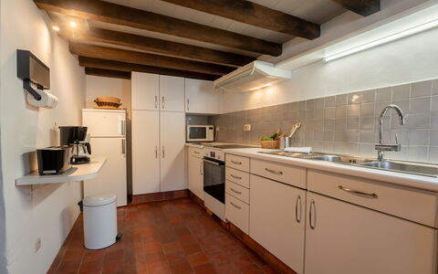 Dunezwin - Protected Cultural Heritage: Cucina, Pavimentazione, Controsoffitto, Pavimento, Interior Design, Legna, Soffitto, Elettrodomestico Da Cucina, Apparecchio Major, Mobilia