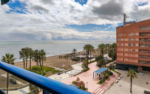 Malaga Pacifico: Mobilia, Pavimentazione, Casa, Pavimento, Sedia, Shade, Appartamento, Mobili Da Esterno, Pianta Della Casa, Cucina & Sala Da Pranzo Tavolo