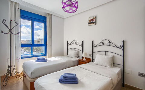 Malaga Pacifico: Mobilia, Pavimentazione, Casa, Pavimento, Sedia, Shade, Appartamento, Mobili Da Esterno, Pianta Della Casa, Cucina & Sala Da Pranzo Tavolo