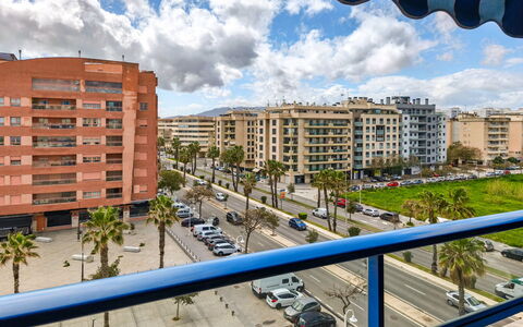 Malaga Pacifico: Mobilia, Pavimentazione, Casa, Pavimento, Sedia, Shade, Appartamento, Mobili Da Esterno, Pianta Della Casa, Cucina & Sala Da Pranzo Tavolo