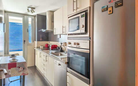 Malaga Pacifico: Mobilia, Pavimentazione, Casa, Pavimento, Sedia, Shade, Appartamento, Mobili Da Esterno, Pianta Della Casa, Cucina & Sala Da Pranzo Tavolo