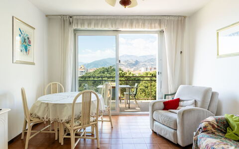 Casa Leonilde: Mobilia, Pavimentazione, Casa, Pavimento, Sedia, Shade, Appartamento, Mobili Da Esterno, Pianta Della Casa, Cucina & Sala Da Pranzo Tavolo