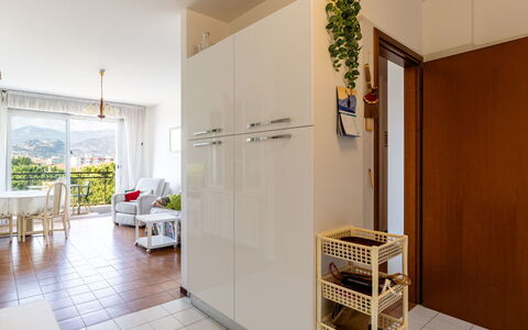Casa Leonilde: Mobilia, Pavimentazione, Casa, Pavimento, Sedia, Shade, Appartamento, Mobili Da Esterno, Pianta Della Casa, Cucina & Sala Da Pranzo Tavolo