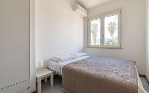 Borghi Piscina: Letto, Camera Da Letto, Interior Design, Pavimento, Legna, Pavimentazione, Lenzuolo, Soffitto, Bedding, Mobilia
