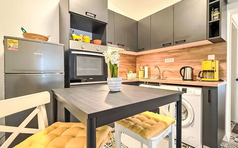 Martina: Mobilia, Interior Design, Elettrodomestico Da Cucina, Pavimentazione, Apparecchio Major, Cucina, Legna, Pavimento, Controsoffitto, Camera