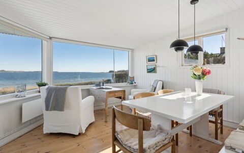 Solbritt - 30M from the Sea: Tetto, Casa, Casa, Villetta, Porta, Raccordo, Deck, Portico, Plank, Latifoglie