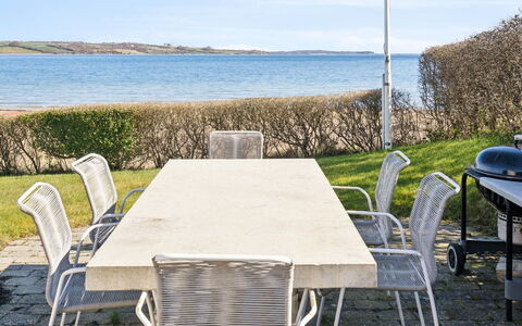 Solbritt - 30M from the Sea: Tetto, Casa, Casa, Villetta, Porta, Raccordo, Deck, Portico, Plank, Latifoglie