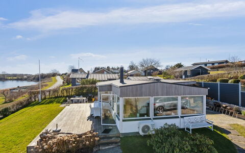 Solbritt - 30M from the Sea: Tetto, Casa, Casa, Villetta, Porta, Raccordo, Deck, Portico, Plank, Latifoglie