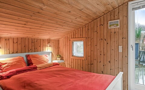 Annemone - 900M from the Sea: Interior Design, Mobilia, Legna, Camera Da Letto, Soffitto, Pavimentazione, Pavimento, Camera, Letto, Illuminazione