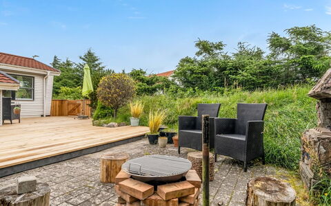 Annemone - 900M from the Sea: Legna, Arbusto, Lotto, Nube, Giardino, Casa, Villetta, Latifoglie, Plank, Landscaping