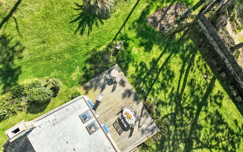 Villa de la Pointe du Blair: Arbusto, Zona Residenziale, Giardino, Prato, Shade, Landscaping, Hacienda, Cortile, Estate