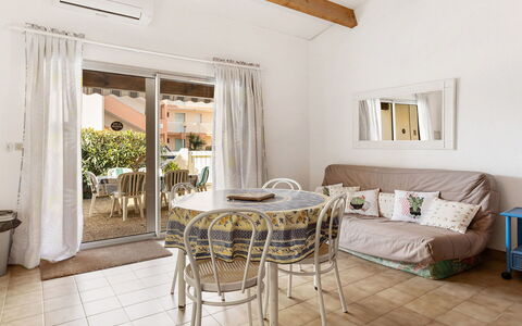 Cristallines: Mobilia, Interior Design, Pavimentazione, Pavimento, Tavolo, Sedia, Soffitto, Cucina & Sala Da Pranzo Tavolo, Casa, Camera