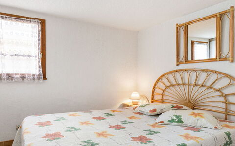 Cristallines: Appartamento, Balcone, Sedia, Shade, Mobili Da Esterno, Illuminazione Diurna, Alluminio
