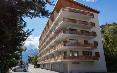 Ecureuils B: Appartamento, Balcone, Sedia, Shade, Mobili Da Esterno, Illuminazione Diurna, Alluminio
