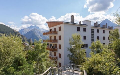 Ecureuils B: Appartamento, Balcone, Sedia, Shade, Mobili Da Esterno, Illuminazione Diurna, Alluminio