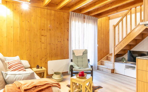 Fermes de St Sorlin - le Frezzia: Interior Design, Pavimentazione, Mobilia, Pavimento, Legna, Camera, Soffitto, Pavimento In Legno, Illuminazione, Color Legno