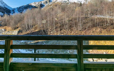 Fermes de St Sorlin - le Frezzia: Legna, Recinzione, Catena Montuosa, Ponte, Corrimano, Hill Station, Cresta, Inverno, Valle