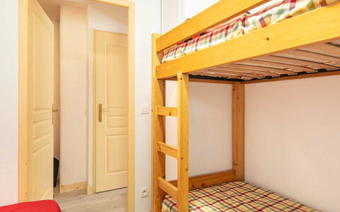 Les Tetras: Appartamento, Balcone, Sedia, Shade, Mobili Da Esterno, Illuminazione Diurna, Alluminio