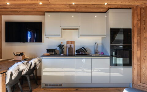 Saint Sorlin D'Arves 630: Appartamento, Balcone, Sedia, Shade, Mobili Da Esterno, Illuminazione Diurna, Alluminio
