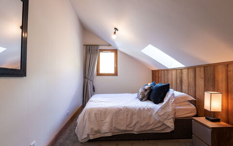 Saint Sorlin D'Arves 630: Appartamento, Balcone, Sedia, Shade, Mobili Da Esterno, Illuminazione Diurna, Alluminio