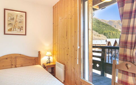 Les Marmottes: Cucina, Controsoffitto, Cabinetry, Interior Design, Elettrodomestico Da Cucina, Pavimentazione, Mobilia, Legna, Apparecchio Major, Soffitto
