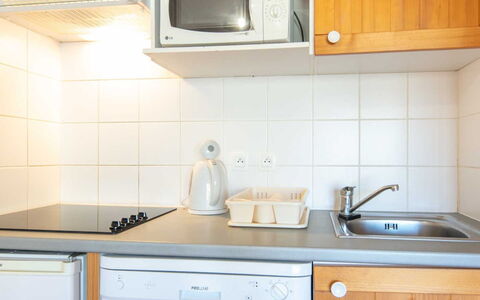 Les Marmottes: Cucina, Controsoffitto, Cabinetry, Interior Design, Elettrodomestico Da Cucina, Pavimentazione, Mobilia, Legna, Apparecchio Major, Soffitto