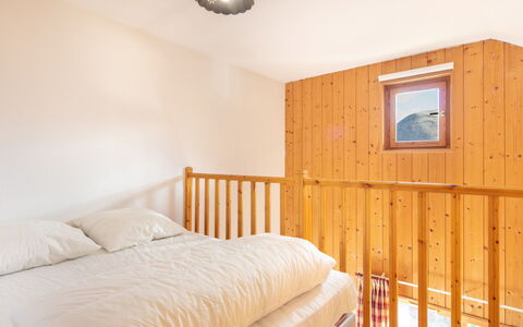 Les Chamois: Cucina, Controsoffitto, Cabinetry, Interior Design, Elettrodomestico Da Cucina, Pavimentazione, Mobilia, Legna, Apparecchio Major, Soffitto