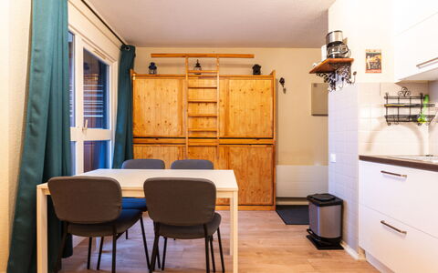 Grande Neige: Cucina, Controsoffitto, Cabinetry, Interior Design, Elettrodomestico Da Cucina, Pavimentazione, Mobilia, Legna, Apparecchio Major, Soffitto
