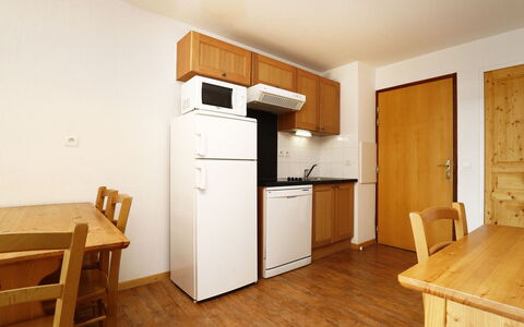 T.bergerie: Cucina, Controsoffitto, Cabinetry, Interior Design, Elettrodomestico Da Cucina, Pavimentazione, Mobilia, Legna, Apparecchio Major, Soffitto