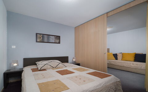 C. du Verdon: Cucina, Controsoffitto, Cabinetry, Interior Design, Elettrodomestico Da Cucina, Pavimentazione, Mobilia, Legna, Apparecchio Major, Soffitto