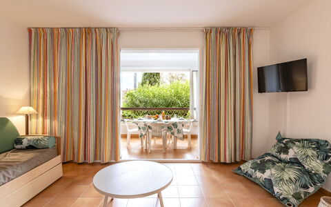 Casa Antonio: Mobili Da Esterno, Ricorrere, Shade, Tempo Libero, Eco Hotel, Piscina, Sedia, Hotel, Balcone, Pianta Della Casa