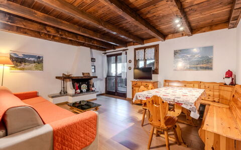 Pinzolo 202: Casa, Casa, Porta, Villetta, Legname, Log Cabin, Latifoglie, Color Legno, Balcone, Dipingere