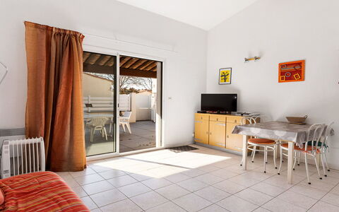 Perles du Soleil: Pavimentazione, Interior Design, Pavimento, Appartamento, Balcone, Soffitto, Condominio, Sedia, Shade, Portico